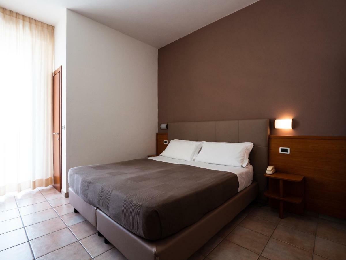 Hotel Florence มาร็อตตา ภายนอก รูปภาพ