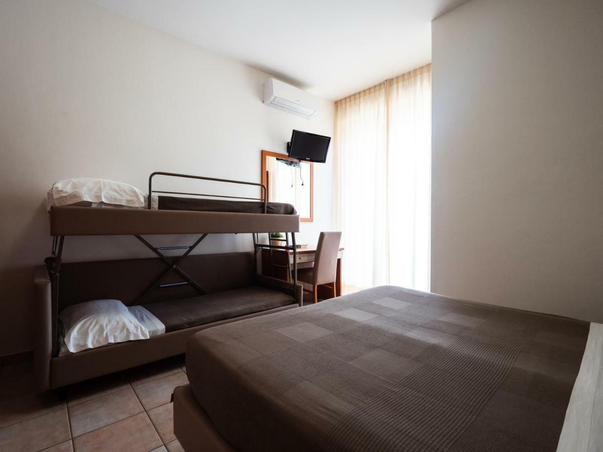 Hotel Florence มาร็อตตา ภายนอก รูปภาพ