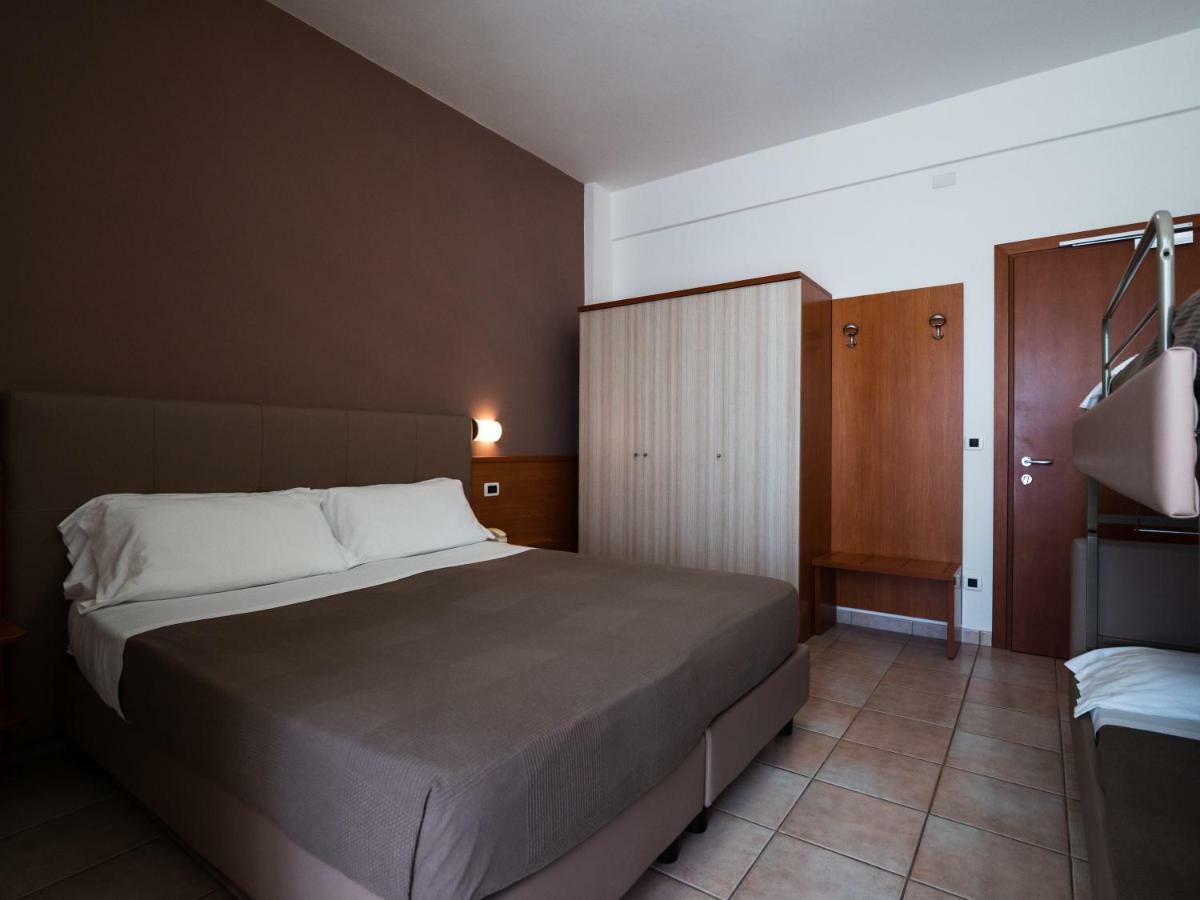 Hotel Florence มาร็อตตา ภายนอก รูปภาพ