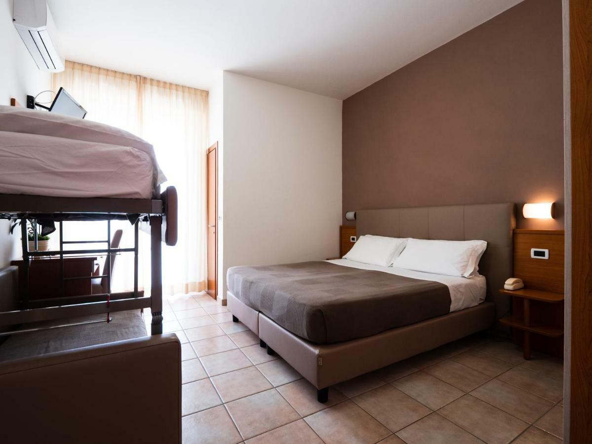 Hotel Florence มาร็อตตา ภายนอก รูปภาพ