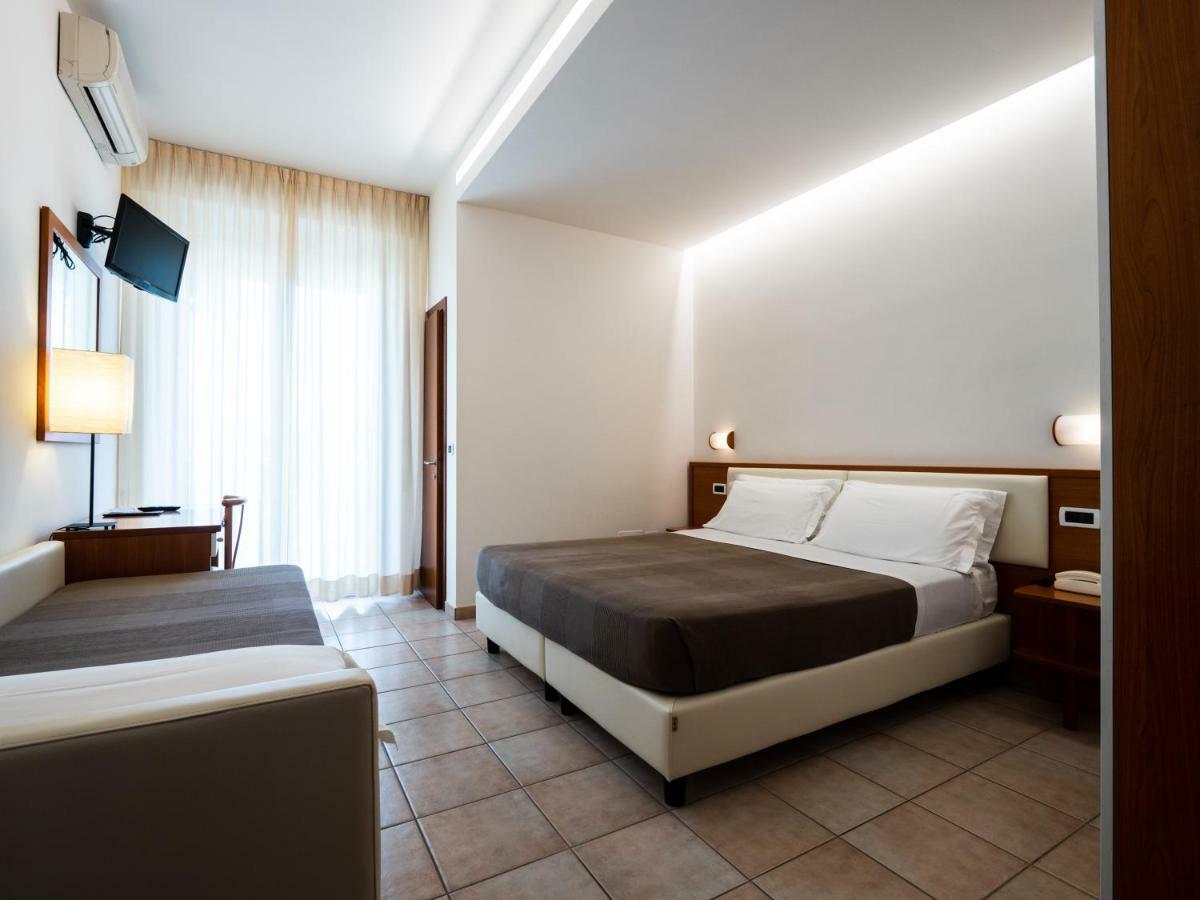 Hotel Florence มาร็อตตา ภายนอก รูปภาพ