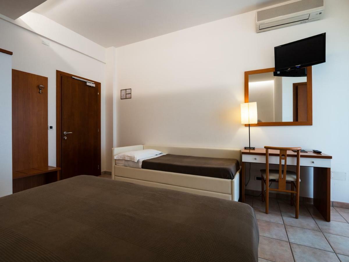 Hotel Florence มาร็อตตา ภายนอก รูปภาพ