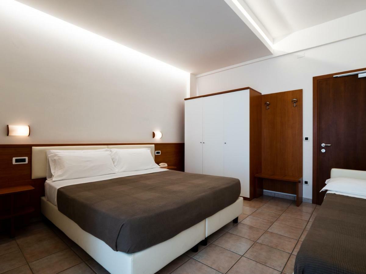 Hotel Florence มาร็อตตา ภายนอก รูปภาพ