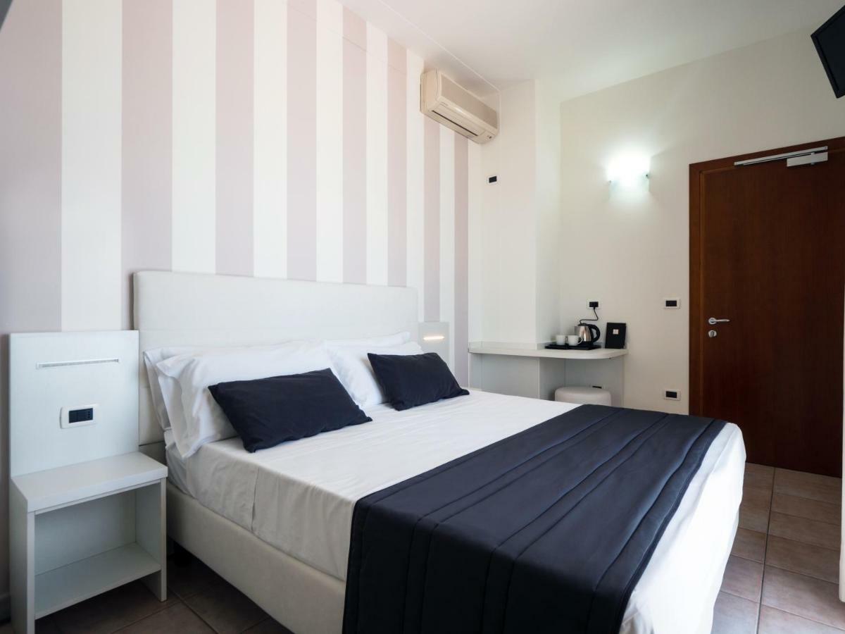 Hotel Florence มาร็อตตา ภายนอก รูปภาพ